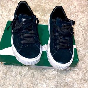 PUMA Suede Platform Elemental Sneakers in Black